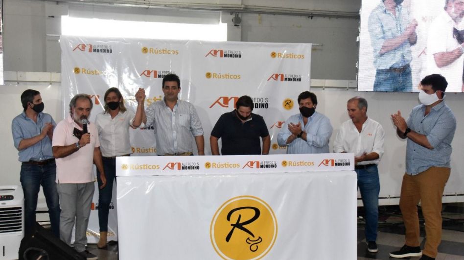 El agradecimiento de Sergio Amuchategui, junto al equipo de la consignataria cordobesa, reconociendo a todos los que posibilitaron el remate.