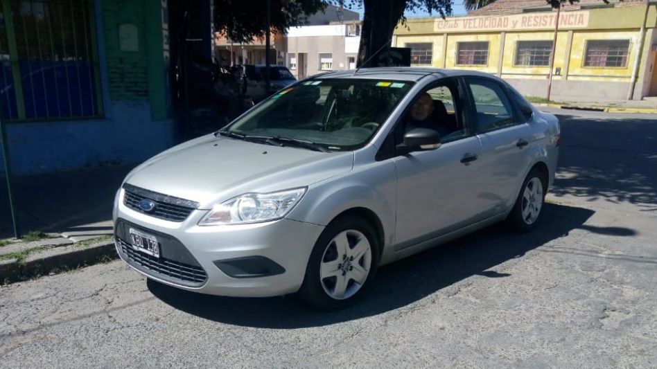 El siniestro vial se produjo en la mañana de este jueves. Una mujer que iba como acompañante en la moto resultó con lesiones leves. FOTOS: CPA/PBA