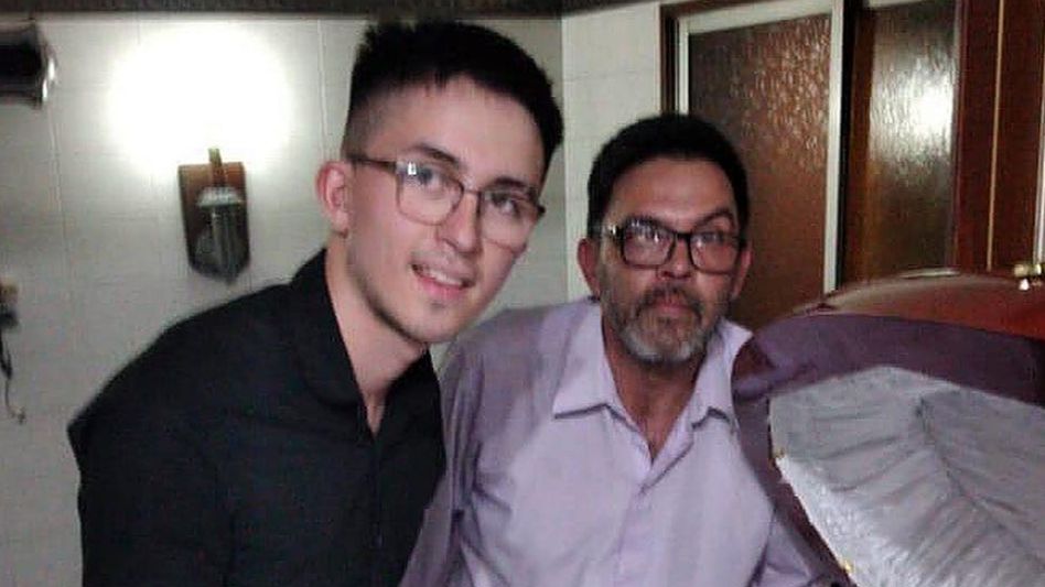Dos de los tres los empleados que se tomaron fotos y fiuron repudiados.
