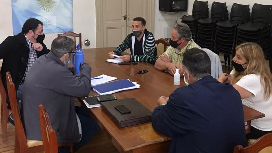 Días atrás un grupo de concejales recibió a vecinos cuya actividad laboral tiene eje en el rubro de catering, salones de fiestas y de veraneo. PRENSA CONCEJO DELIBERANTE