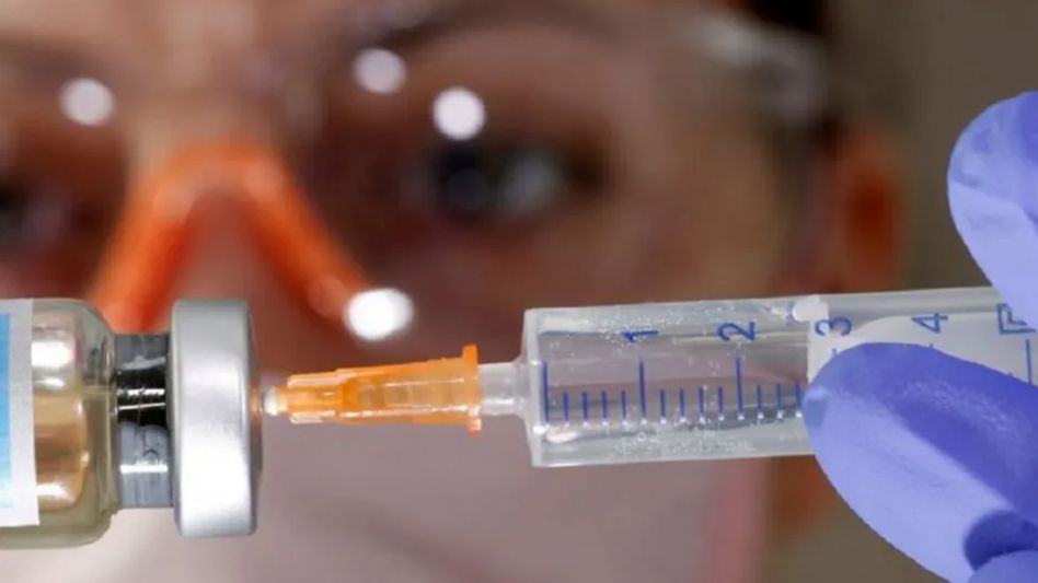 El Reino Unido autorizó la vacuna de Pfizer y empezaría a aplicar dosis la próxima semana