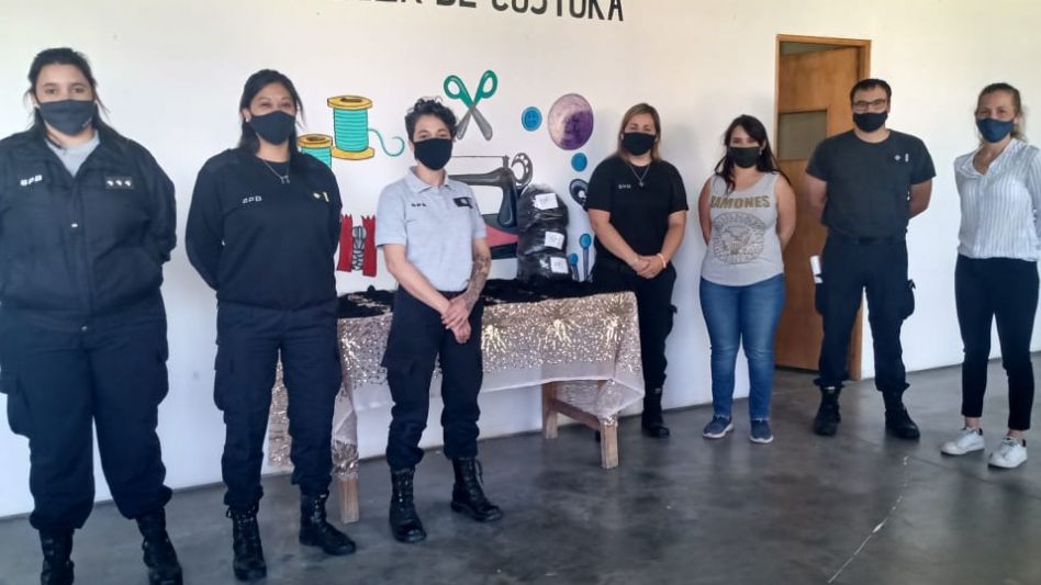 Mujeres privadas de libertad elaboran tapabocas para Comisiones Vecinales de Azul