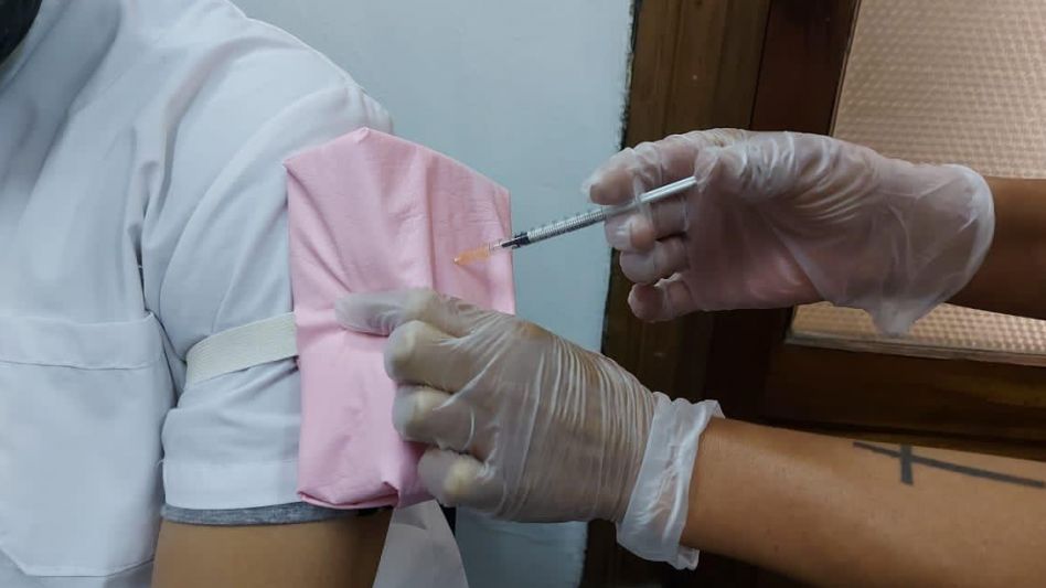 Más de 17.000 profesionales de salud bonaerense cursan capacitación para vacunar contra coronavirus