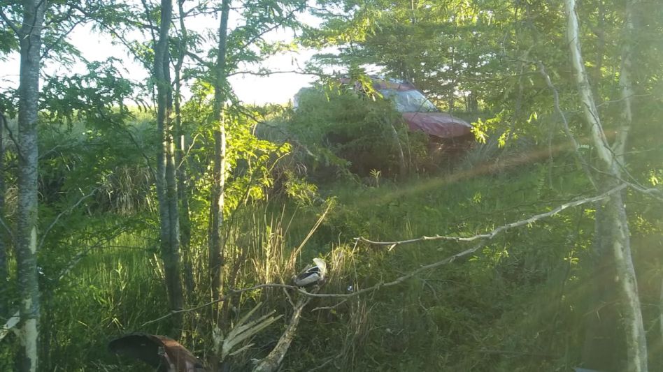 Camioneta volcó y su conductor sufrió lesiones leves
