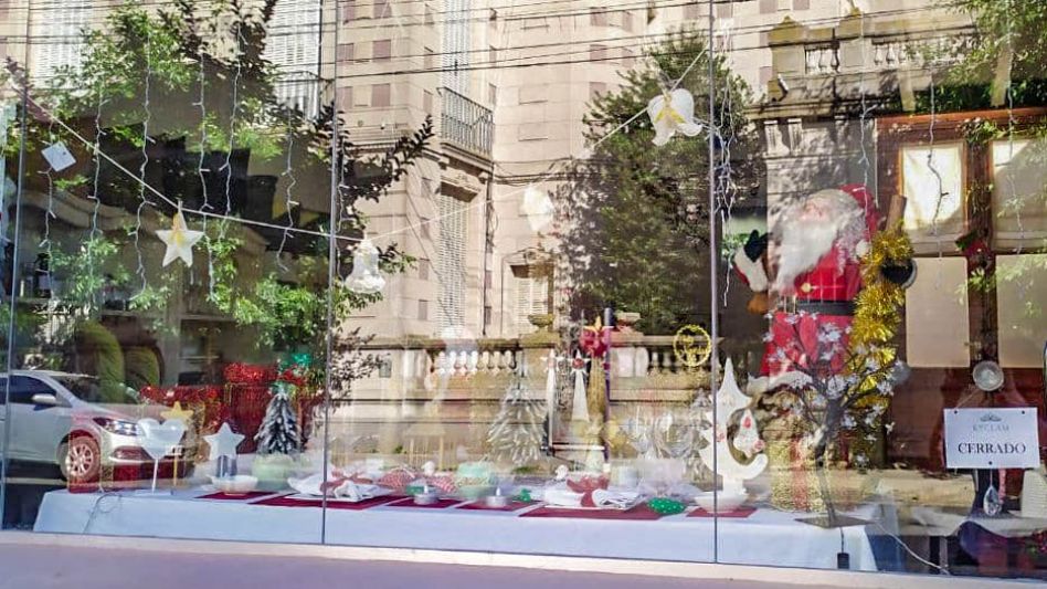 Los locales comerciales de Azul se comienzan a teñir con motivos navideños y el CEDA propone nuevamente un interesante concurso.