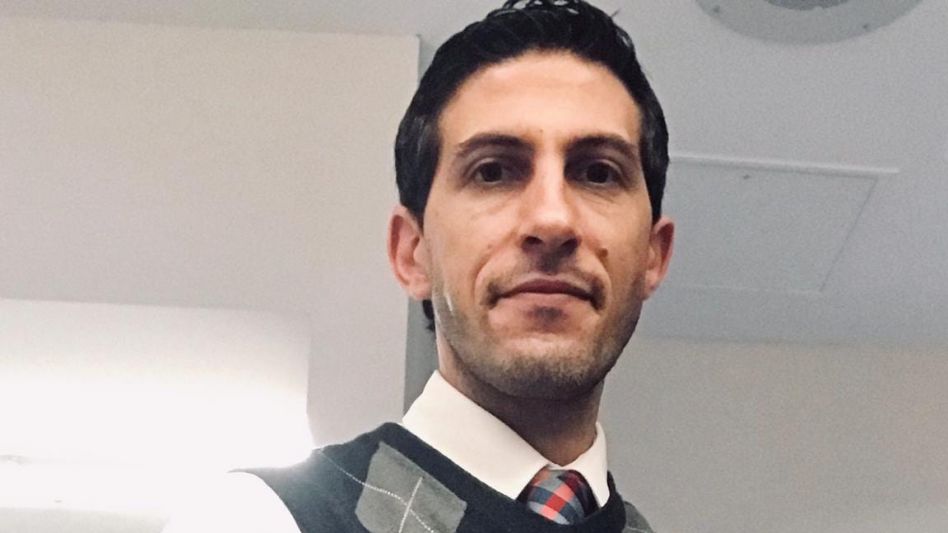 Juan Turón: En Florida estudió arte dramático con Tony Cutler, un actor de teatro clásico de gran renombre en el ámbito local con quien compartió varios proyectos desde el 2015 hasta el 2018.
