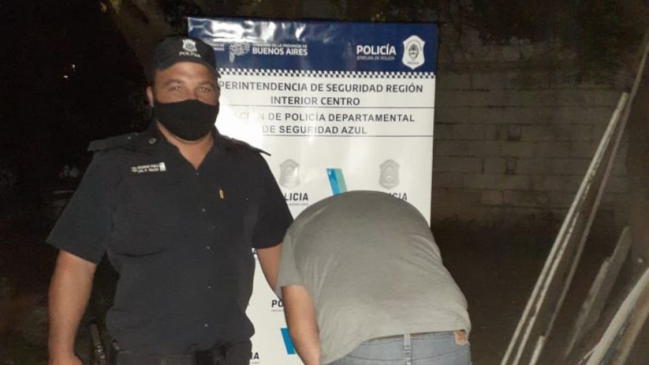 El imputado es un hombre que tiene 65 años. El juez de Garantías le dictó la detención, luego de que fuera arrestado el viernes en una vivienda de esta ciudad. FOTO: EPDS AZUL/PBA