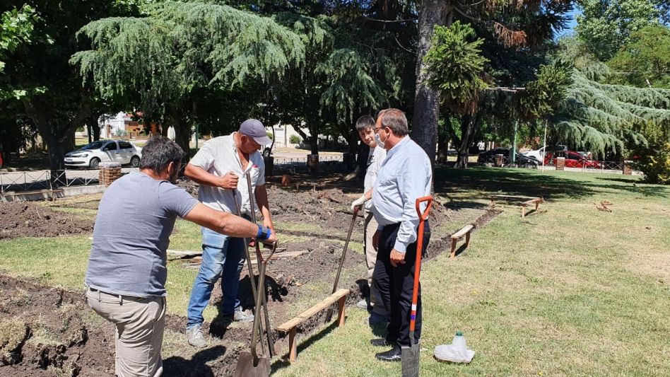 El viernes a la mañana, el Intendente Municipal Ramón José Capra, recorrió el Hospital Municipal, donde se están construyendo una sala para tomógrafo y consultorios externos. AGENCIA GENERAL ALVEAR/RA