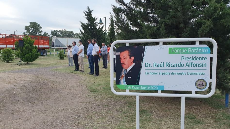 El Parque Botánico de la avenida 9 de Julio pasó a llamarse "Presidente Dr. Raúl Ricardo Alfonsín"