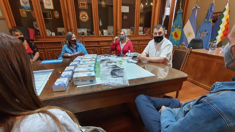  La comuna otorgó a las instituciones 810 barbijos, 720 máscaras y 30 termómetros. PRENSA MUNICIPAL