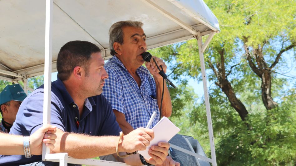 Juan Ignacio y Luis Goenaga despidiendo el 2020 en la feria local. El socio gerente de la consignataria se mostró muy agradecido y deseo lo mejor para el próximo año.
