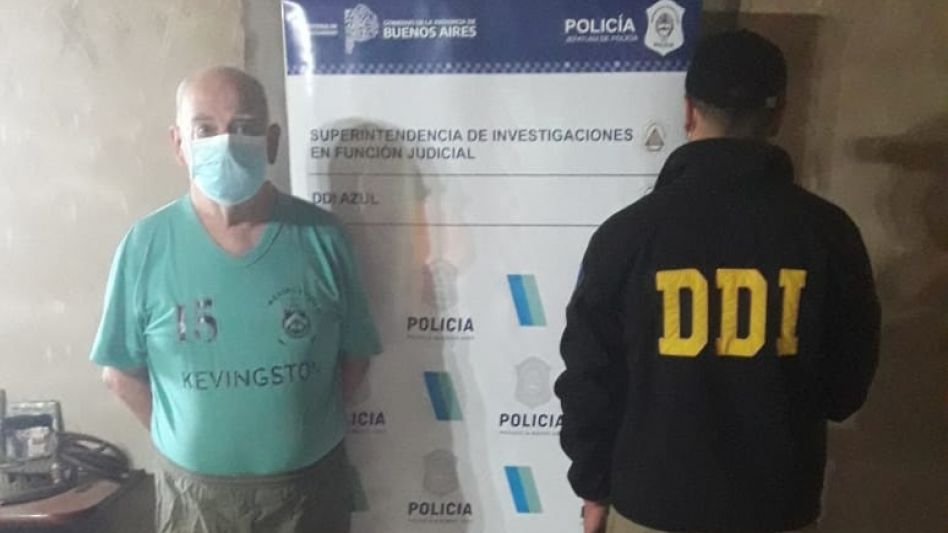 El jubilado acusado de difundir pornografía infantil permanece por el momento detenido en la sede de la DDI Azul de Policía. FOTOS: DDI AZUL/PBA