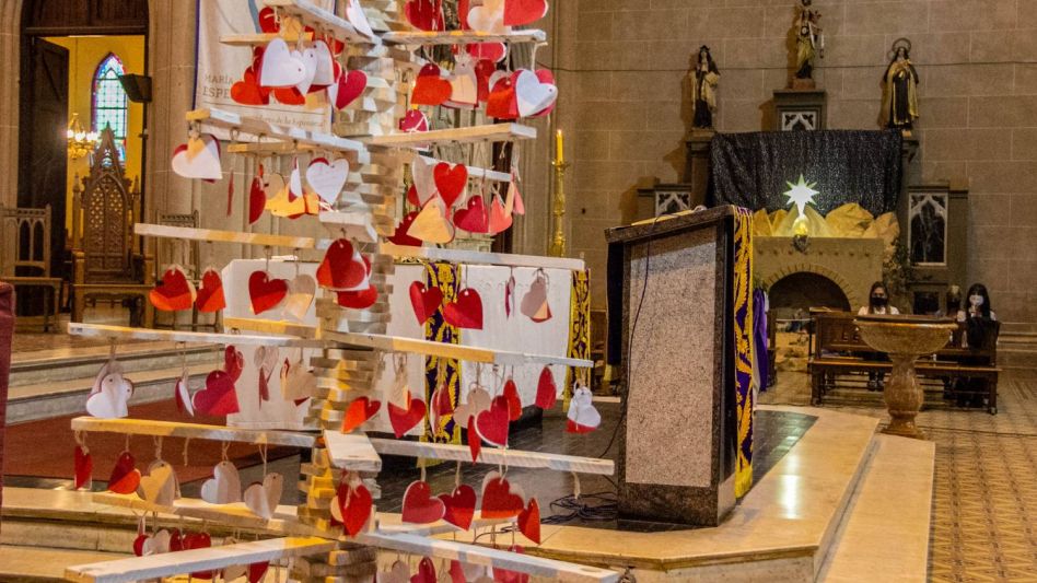 Una de las imágenes que se pudieron apreciar en la Iglesia Catedral cuando flexibilizaron los protocolos por el COVID-19. FOTO ANGIE DÍAZ JACQUOT