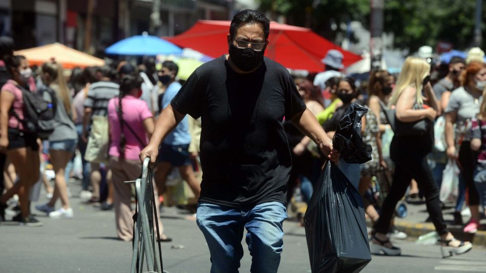 Las ventas minoristas cayeron 10,1% en esta Navidad respecto del año pasado. (Télam)