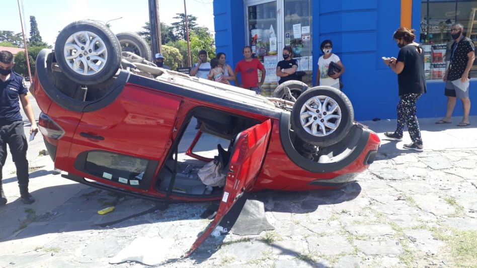Vuelco en Cáneva y Mitre