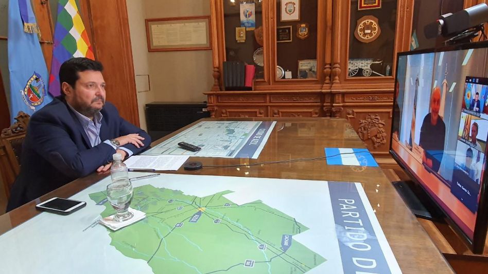 El Jefe de Gabinete y Gobierno, Alejandro Vieyra, cuando participó del lanzamiento de la web, en representación de la Municipalidad de Azul. PRENSA MUNICIPAL