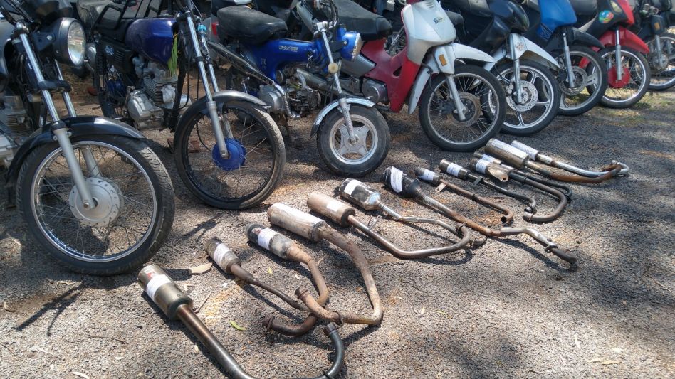 Por disposición del Juzgado de Faltas se incautaron 13 escapes libres de las motos que permanecen secuestradas.