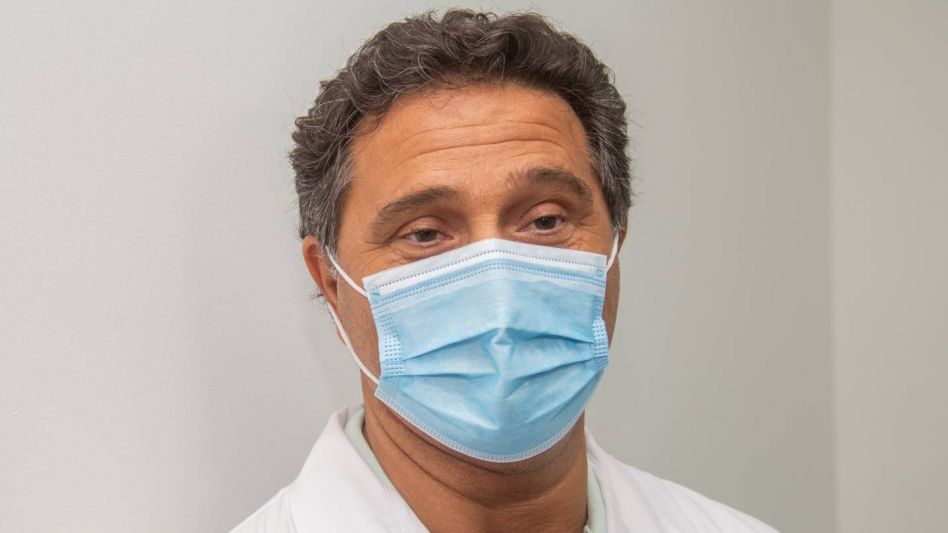 El director del Hospital Materno Infantil de esta ciudad, Dr. Néstor Couste, el martes cuando habló de la importancia de la vacuna para el Coronavirus. FOTO: NICOLAS MURCIA