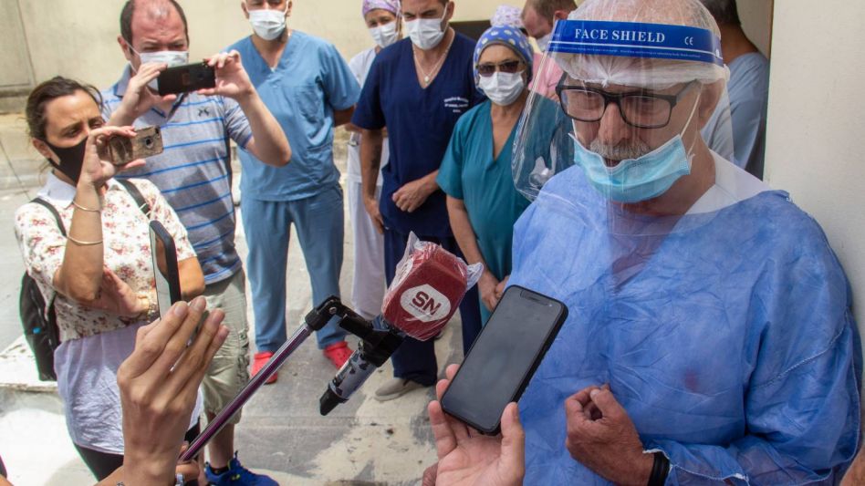 Los médicos y el personal de salud del Hospital Pintos reclamaron que se priorice a quienes verdaderamente están en la primera línea de batalla contra el virus. FOTO: NICOLAS MURCIA