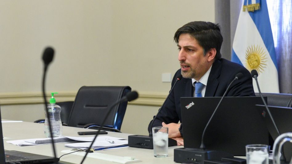 Desde el Gobierno aseguran que en febrero empieza la vacunación a docentes