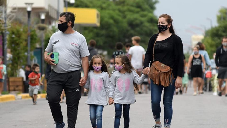 Los contagios crecen a mayor velocidad en el interior, pero un indicador clave trae alivio