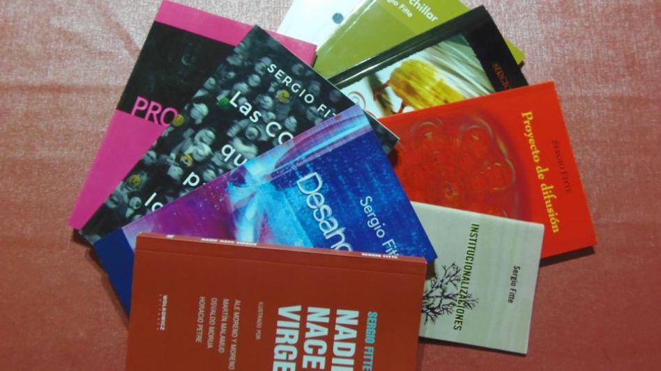 Fitte es autor, entre otros,  de los libros ?Señor Canario? (2000); ?A no chillar? (2003); ?Dios con lapicera? (2005); 