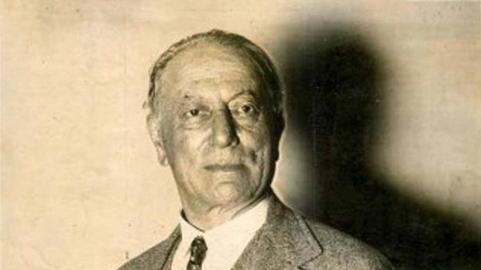 En su autobiografía titulada ?Medio siglo de farándula?, José ?Pepe? Podestá cuenta la que fuera su primera visita al Azul, acaecida entre febrero y septiembre de 1880.