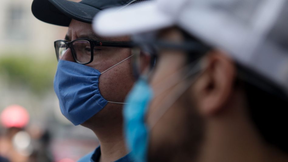 Coronavirus: leve descenso de casos y muertes pero no de internados en terapia intensiva