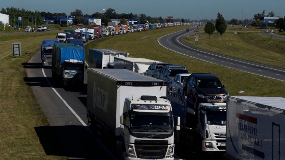 Un sector de los transportistas levantó las medidas en la provincia tras acordar con el Gobierno