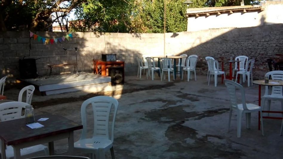 El patio de La Criba. Hace tiempo que la gente del espacio trabaja reacondicionando este lugar para disfrutarlo en verano.  GENTILEZA SERGIO CAMAROTTE 