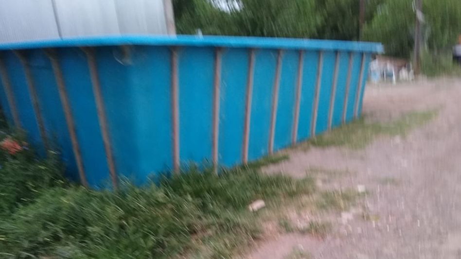 Según los vecinos la empresa comenzó este año con la fabricación de piletas de fibra en ese barrio de esta ciudad.