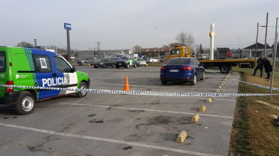 El playón de una estación de servicios que está sobre la Ruta 3, el lugar donde en horas de la mañana del 11 de julio de 2019 un policía de la Bonaerense y tres de la Federal se tirotearon.