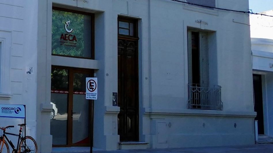 La Asociación Empleados de Comercio del Azul informó que hoy miércoles comienza la entrega de útiles escolares y la inscripción para las becas Víctor Marcos. PRENSA AECA  