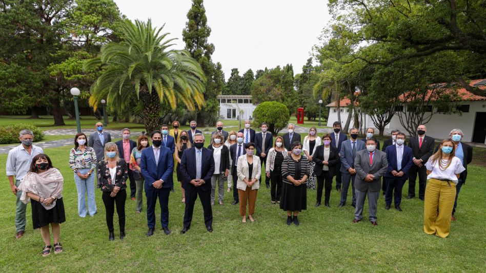 Los ministros de Educación de todo el país ratificaron el retorno a las clases presenciales
