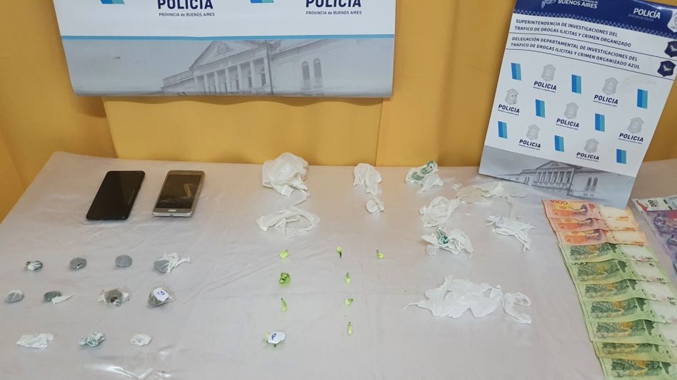 Marihuana y cocaína fraccionada. DROGAS ILÍCITAS AZUL/PBA