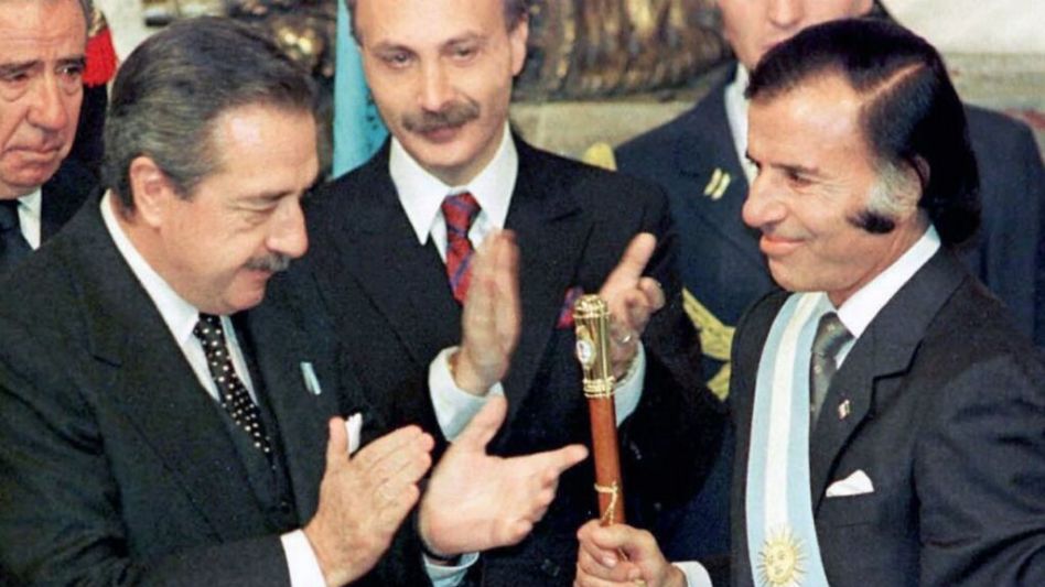 Murió Carlos Menem a los 90 años, el expresidente que le dio nombre a una década