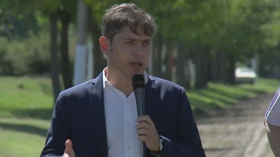 Kicillof lanzó plan de caminos rurales y dijo que Vidal "anunció algo que fue puro humo"
