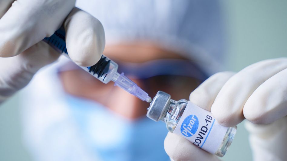 Después de la primera dosis de la vacuna de Pfizer se reduciría 85% el riesgo de coronavirus