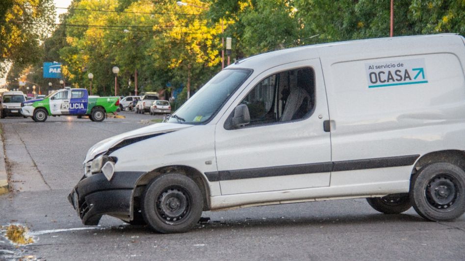 Chocaron un auto y un utilitario