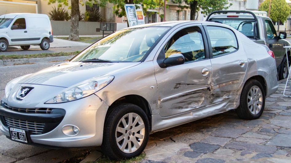 Chocaron un auto y un utilitario