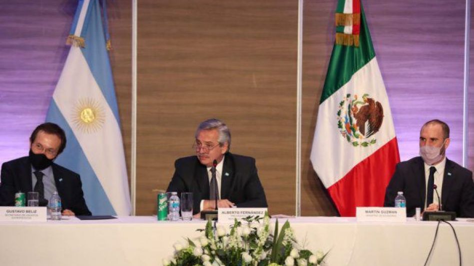 Fernández calificó de "payasada" las denuncias contra González García y justificó la vacunación de funcionarios