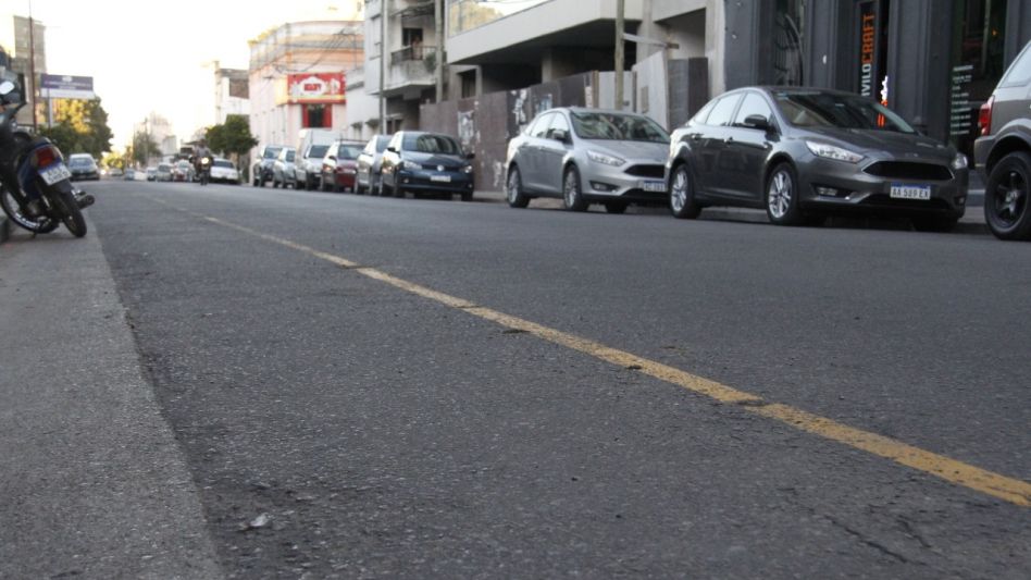 La Municipalidad comenzó a retirar los postes viales que se habían dispuesto en el sector céntrico para facilitar el distanciamiento social. ANGIE DÍAZ JACQUOT 