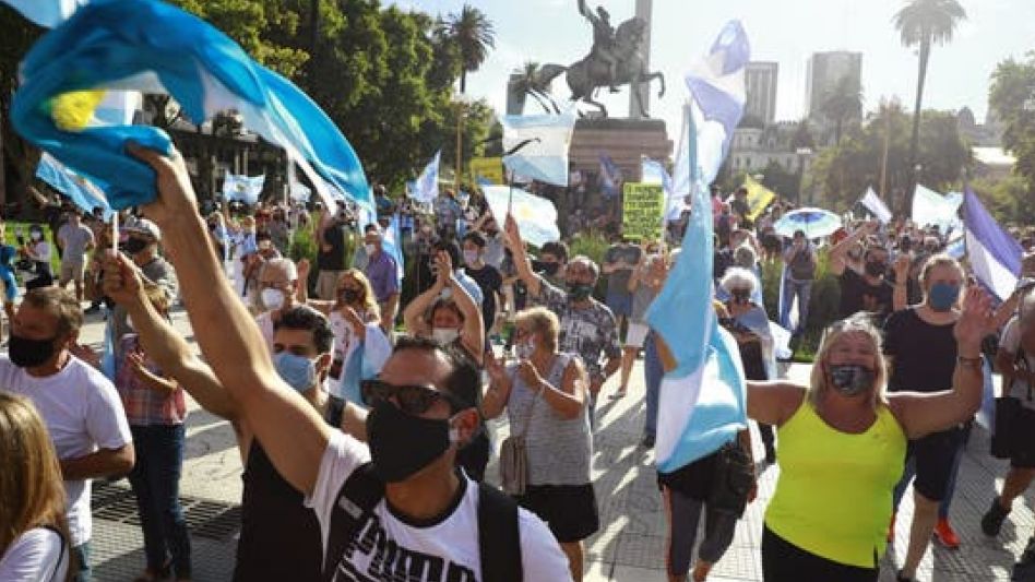 Protestas de tono opositor contra el escándalo del vacunatorio VIP en todo el país