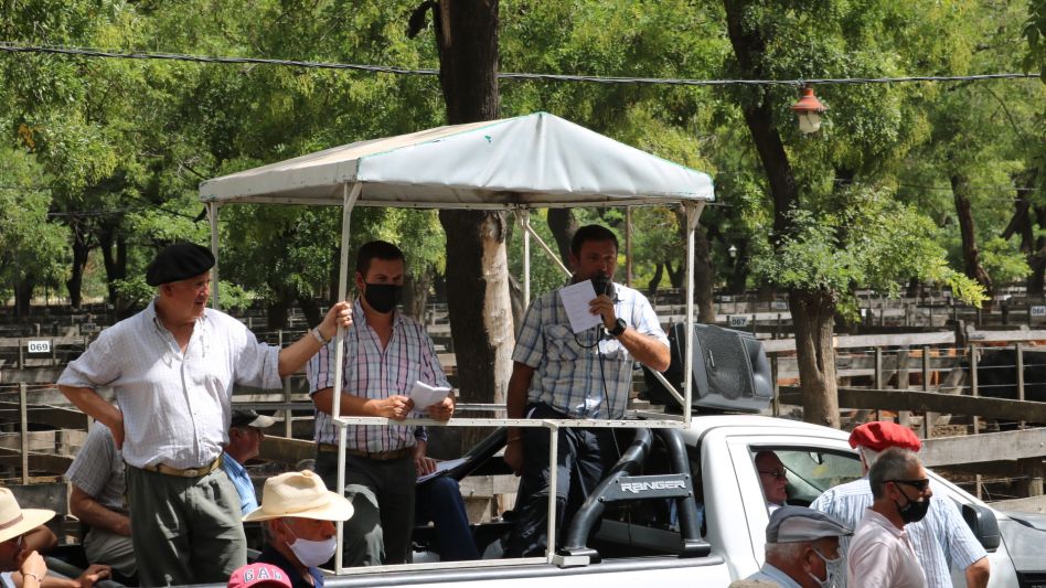 Juan Iturralde, Martín Iturralde y Juan I. Goenaga liderando los negocios en Azul. 