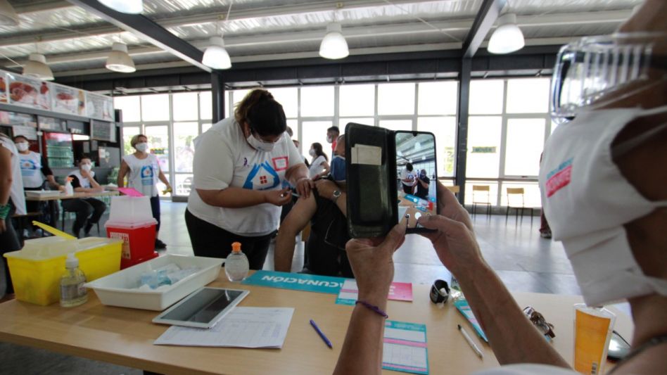 Provincia ya aplicó la primera dosis al 16% de la población inscripta en el interior