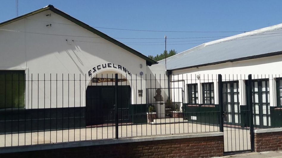 Escuela N° 4, una de las que debió activar protocolo. (El Diario de Rauch)