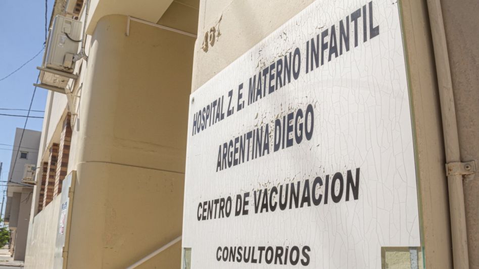 Por el presunto desvío de vacunas contra el coronavirus, el fiscal José Ignacio Calonje estuvo presente en el Hospital de Niños para recoger filmaciones de cámaras de seguridad y documentación. 