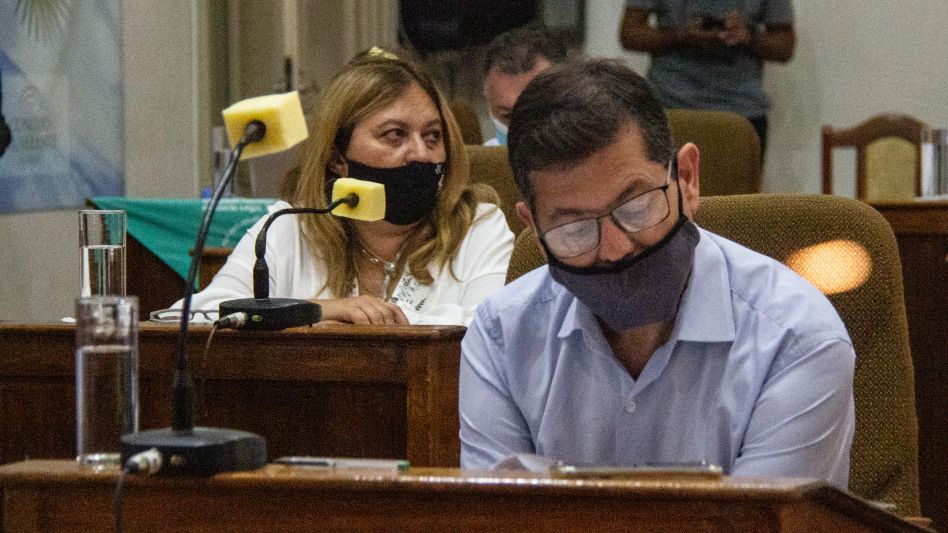 Los concejales Verónica Crisafulli y Claudio Molina lograron que se aprobaran por unanimidad los dos proyectos de resolución que presentaron en la primera sesión del año.    ANGIE DÍAZ JACQUOT