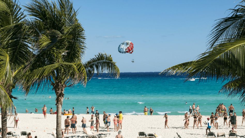 Viajes de egresados y PCR truchos: hay 143 estudiantes argentinos varados en Cancún