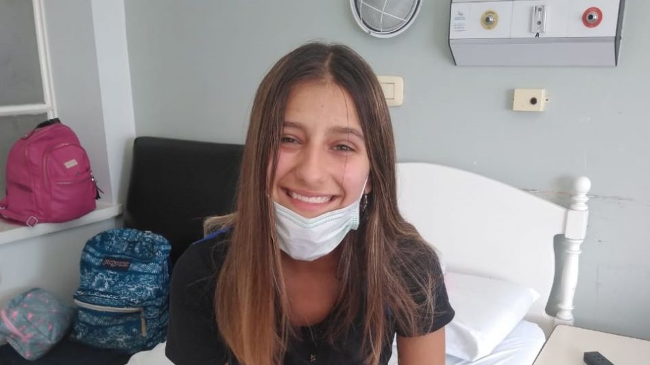 A la joven azuleña en diciembre le hicieron un transplante de médula en el Hospital Italiano. Según dijo su mamá: 